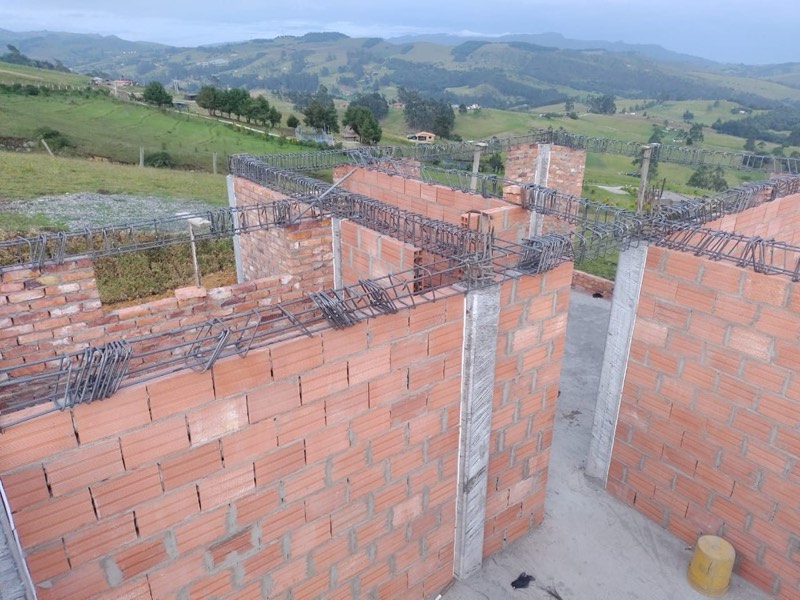 Casa Duran Vallejo, obra gris con cubierta terminada
