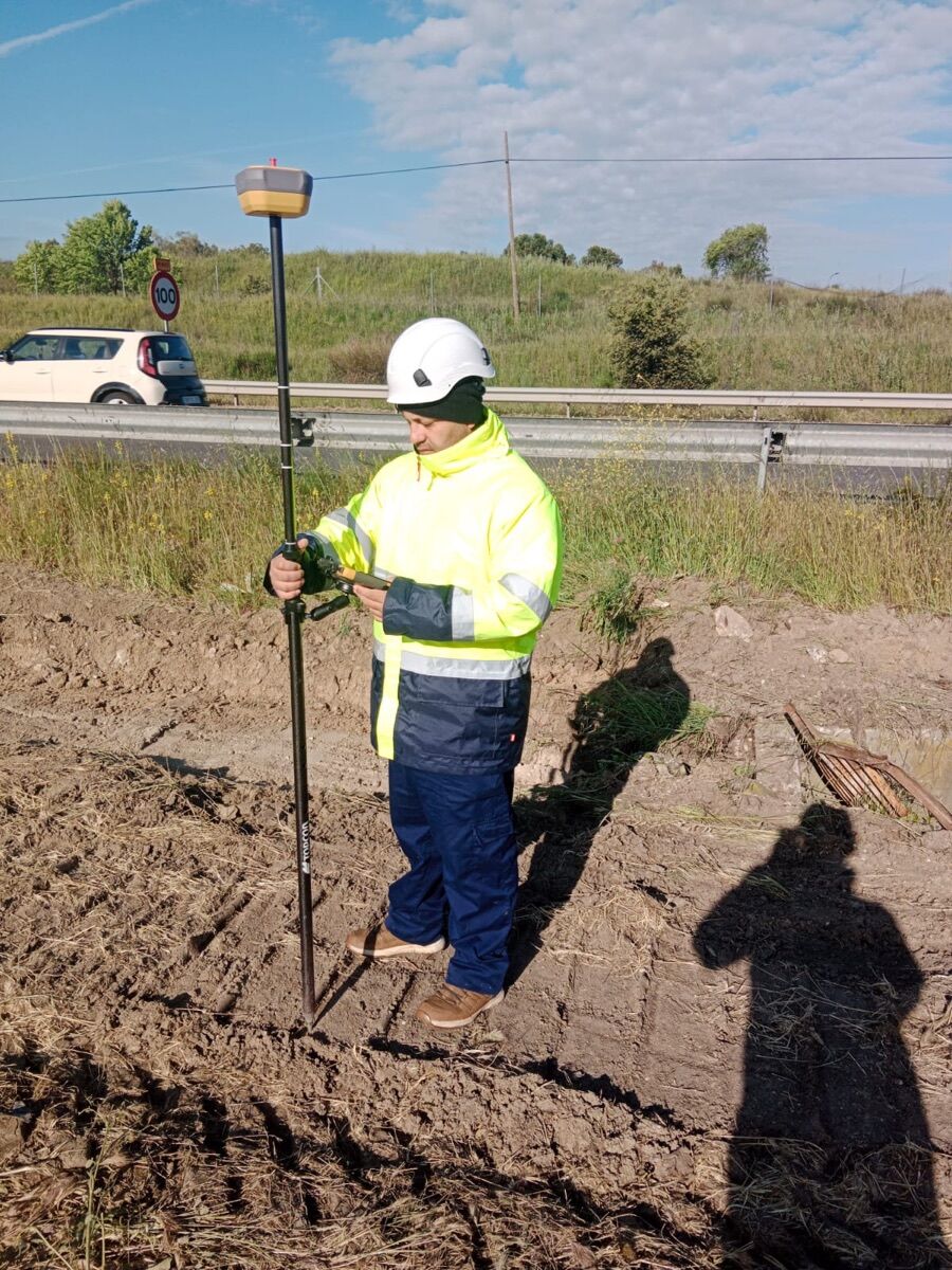 Replanteo en obra de autovía, España