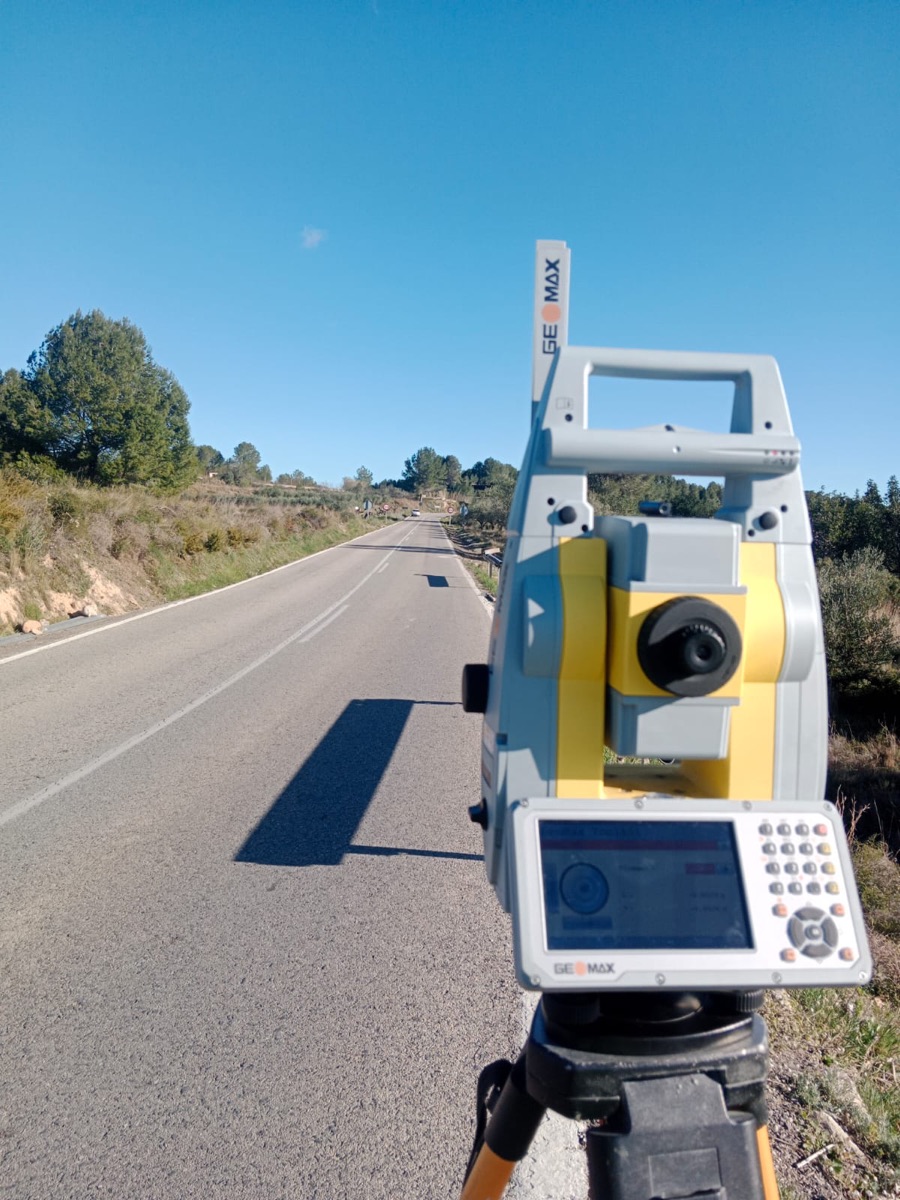 Estación total en carretera, España